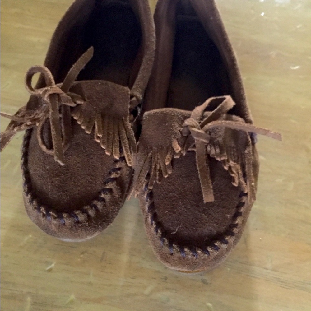 Minnetonka moc! Great condition! Locate Suede
